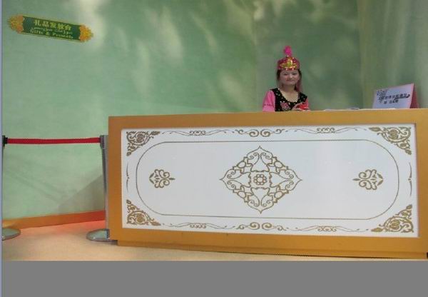 精雕細琢新疆世博館晶牛玉禮品發放臺