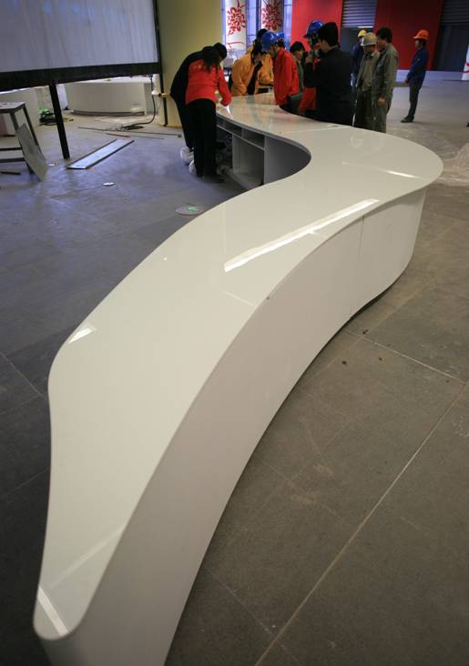 安裝中的中國館迎賓臺