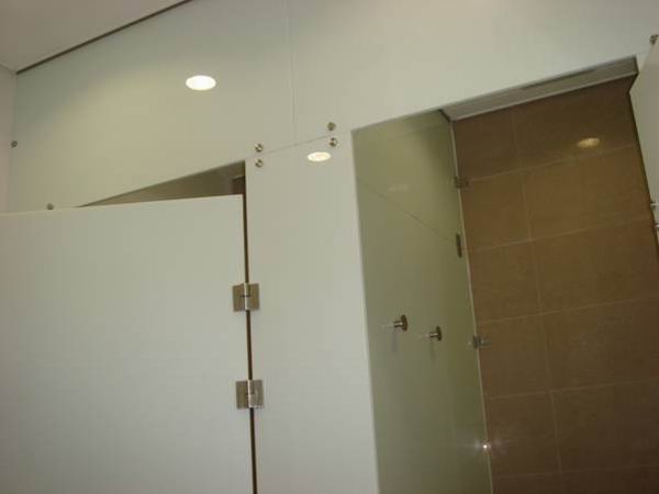 晶牛玉裝飾浴室門